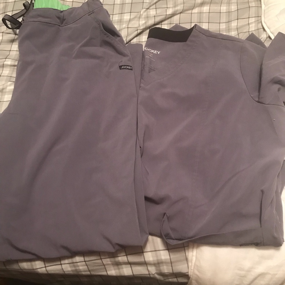 Jockey scrubs